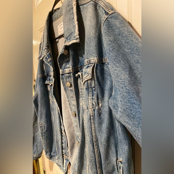 Old Navy jean jacket, boyfriend, cut for sale - Picture 2 of 4
